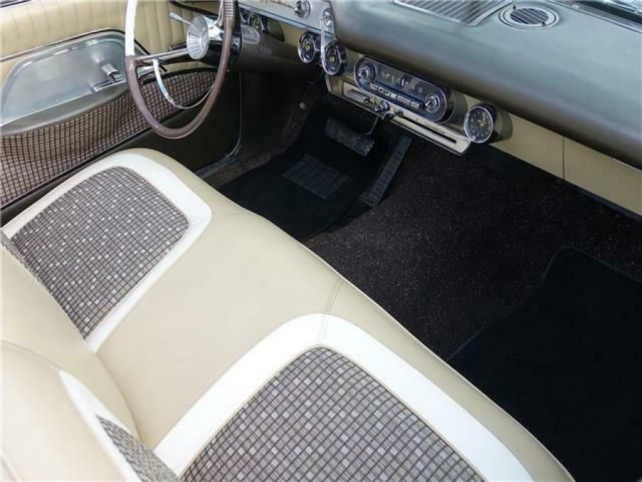 Интерьер DeSoto Adventurer Convertible (S-26A) 1957 года  (фото 15 из 22)
